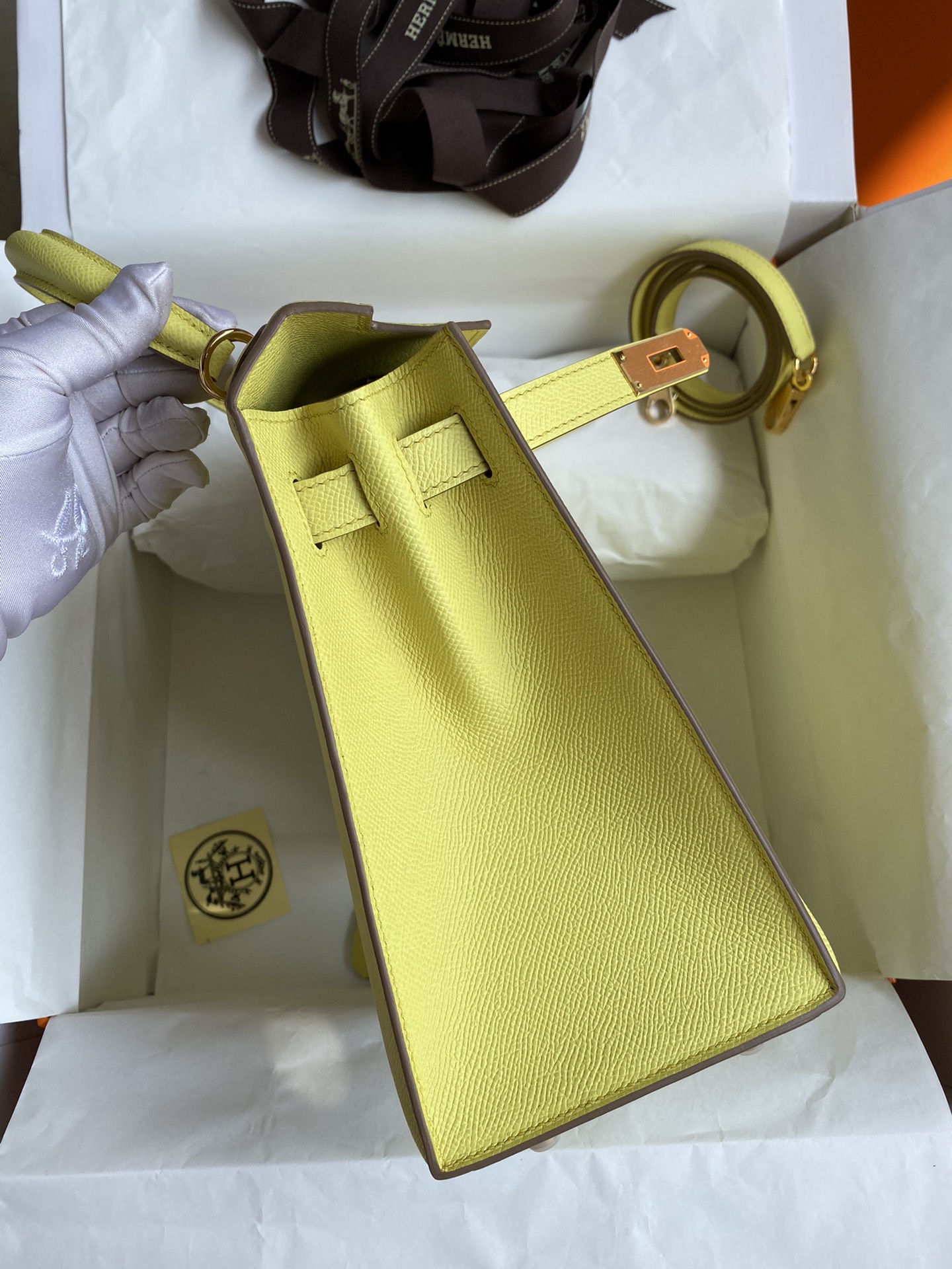 Hermes Kelly 28cm Handbag Shoulder Bag in Jaune Poussin Epsom Leather